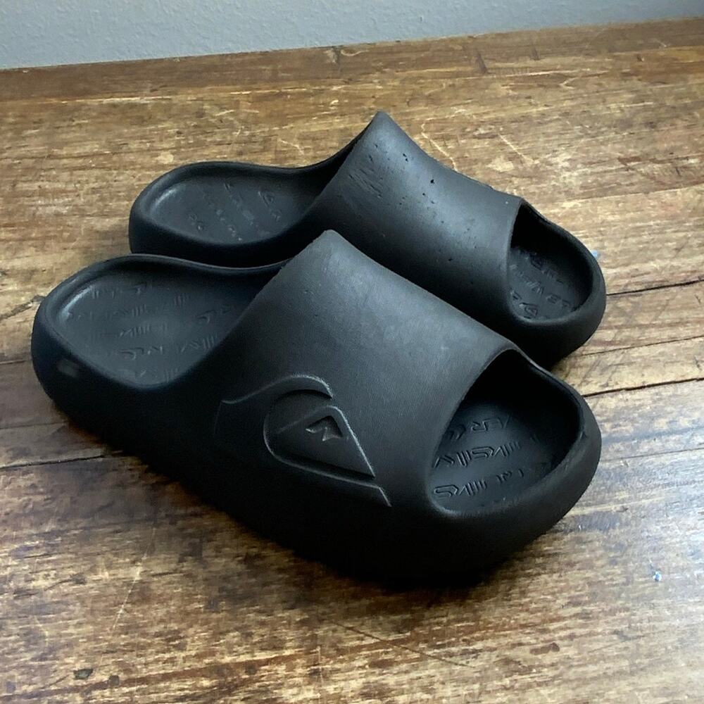 Quiksilver Black slides size 13
